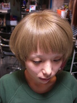 トリックストア(TRICK STORE) アシメショートマッシュ。