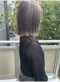 グレーアッシュ×外はねボブ