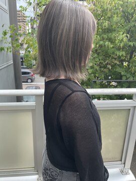 ツイギー 宮西店(TWiGGY) グレーアッシュ×外はねボブ