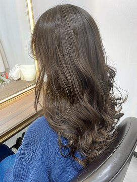 クラン 岡本(Chlan) アッシュブラウン艶髪ウェーブ巻き