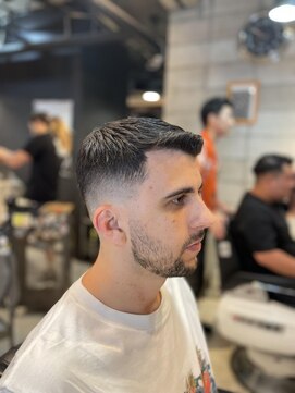 フランクスバーバー アンド ビアークラブ(FRANK'S BARBER and BEER CLUB) スキンミドルフェザーアップ