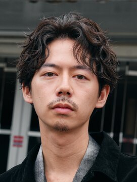 フィフス(fifth) 原宿シャドウパーマメンズカットセンターパート韓国コンマヘア