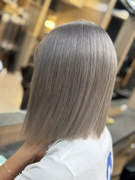 ラピス 横浜(Lapis) ホワイトシルバーボブブリーチカラーダブルカラーシールエクステ