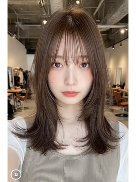 ノイエ 原宿 北参道(NoIE) ミディアムレイヤーバタフライカットハッシュカットダークグレー