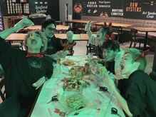 真剣な仕事の中に、自然な笑顔があること