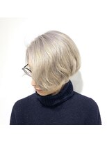 プランクスター(prankster)&nbsp;[prankster]シルバーホワイトの前下がりネープレスショート