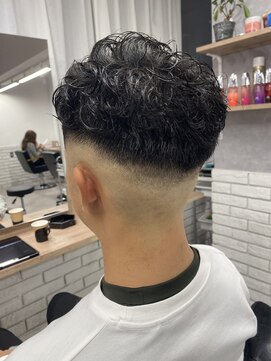 モク(mok) スキンフェード×ニュアンスパーマ