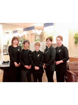 創業70年以上の歴史と匠の技。温もりと確かな技術で、世代を超えて愛されるトータルビューティサロン。