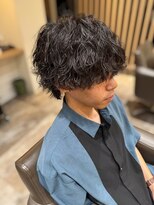 ハレ ヘアサロン(Hale hair salon)&nbsp;Hale刈り上げセンターパート波巻きツイストスパイラルパーマ原宿
