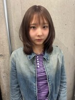 ピア ヤクイン(Pia Yakuin) ミディアムレイヤー/ブリーチカラー/透明感カラー