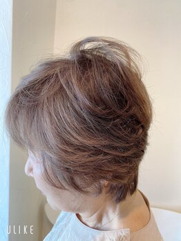 エール(ale)の写真/明るめグレーカラー