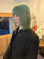 ルルズ(LULUS)&nbsp;エメラルドグリーンターコイズブルー京都駅ブリーチウルフカット