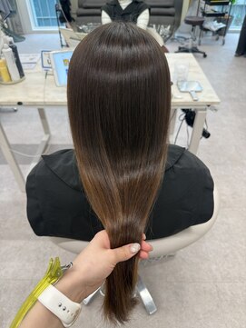 グーフィートーキョー 銀座(Goofy Tokyo) まとまり感とツヤ感の両方を兼ね備えた地毛風ストレート