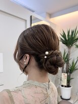 オフ(off) 上品ローシニヨン|お呼ばれ|結婚式|イベント|推し活|ヘアセット