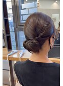 フォーマルなドレスや衣装に合わせやすいセットデザイン！