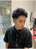 10代/20代/30代スパイキーショート短髪ツーブロック黒髪イケメン