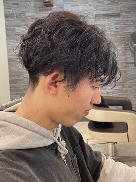 ヘアーアンドビューティーガーデン(HAIR AND BEAUTY GARDEN) ツイストスパイラルパーマセンターパート緩めパーマヘアメンズ