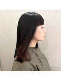 【黒髪×レッドインナー】で個性をプラス！