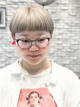 エン(YENN) ワンレンマッシュ×ハイトーンベージュ