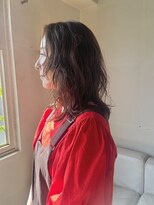 タヴィ(Tavi)&nbsp;ニュアンスパーマの顔周りレイヤーミディアムヘア/パーマ/カラー