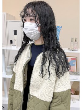 ブリーチパーマのロングパーマ×オリーブグレー