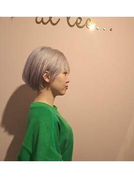 アットティー 金沢八景(at tee...) 【丸みショート×ホワイトブロンド】