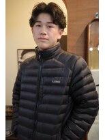 エディ(Edy)&nbsp;センターパートカルマヘアニュアンスパーマ韓国ヘア眉毛カット