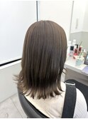 オリーブグレージュ