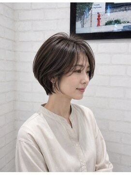 アースオーセンティック 熊本長嶺店(EARTH Authentic) 【40代・50代人気】白髪ぼかしハイライト×ショートボブ♪