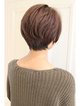 レウナ 外苑前(Reuna) ３０代・４０代・５０代に人気シルエットが綺麗なショートヘアー