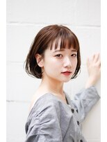 オン眉ボブ