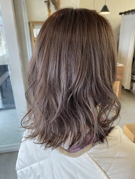 ティエル(Tiele) ミルクティーベージュ×切りっぱミディアム