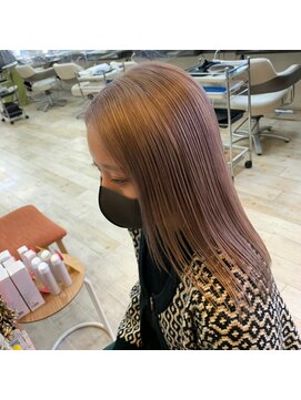 O ラベンダーベージュカラー×ストレートロング+センターパート