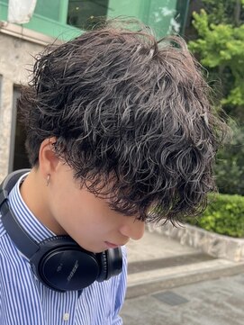 ウェイビーエフティフィフス 横浜西口(WAVEY ft.fifth) 波巻きスパイラルパーマメンズマッシュツーブロックメンズパーマ