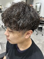 ヒュイル バイ ニアウ(Hwyl by Niau) メンズマッシュパーマ波巻スパイラルパーマニュアンスパーマ