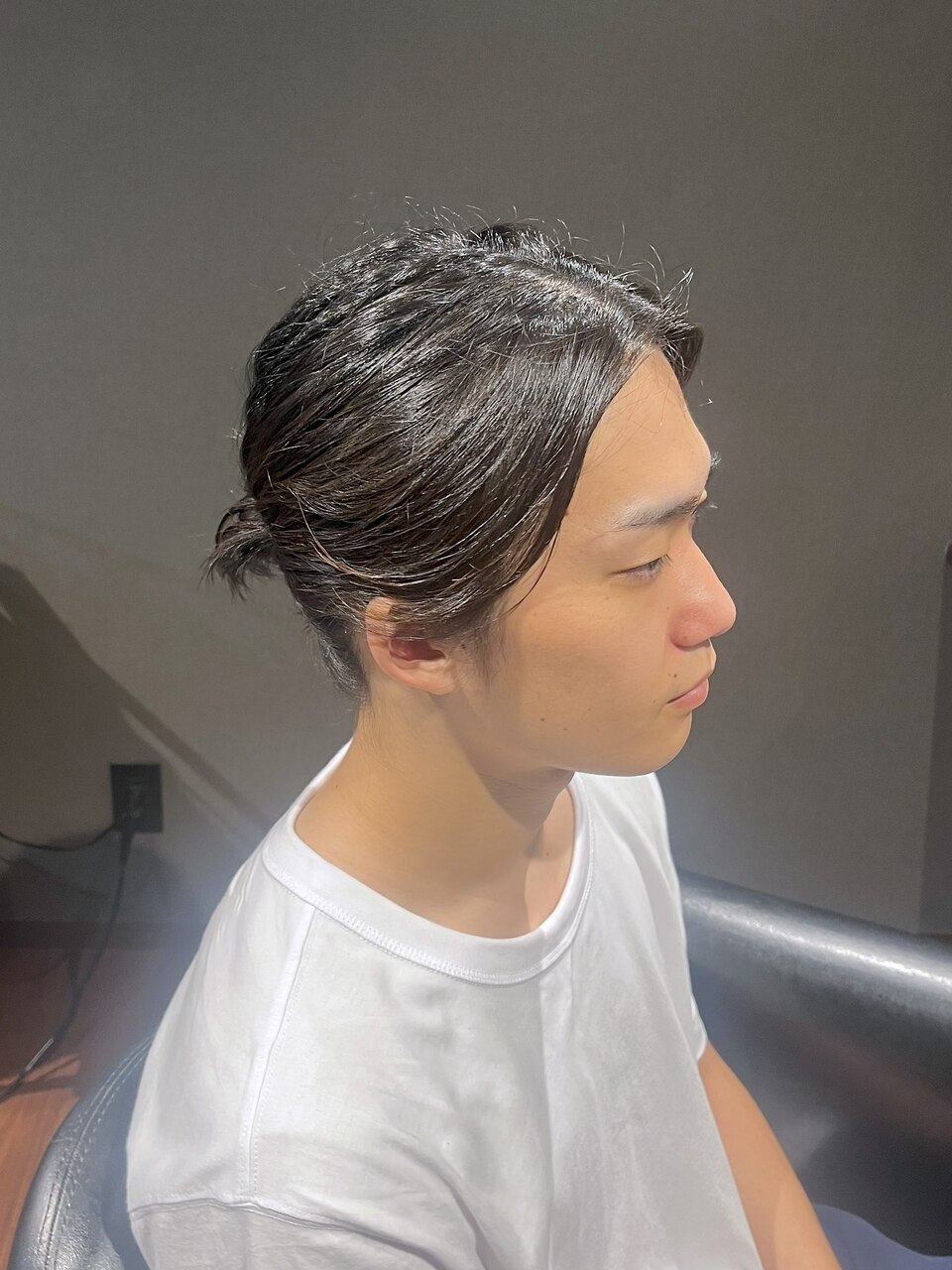 ビジネスマン 結びロングヘア ナチュラルメンズロング刈上げなし