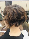 パーマ風前下がりレイヤーショートボブ