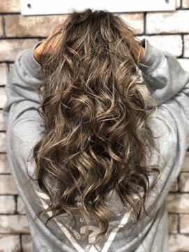 エル(L by truecreation) ブリーチ/春日部/ダブルカラー/学割U24/顔周り/ハイトーン/韓国