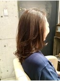流し前髪×華やかレイヤーミディ