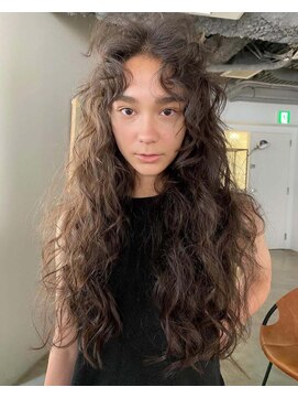 ナヌーク ダイカンヤマ(nanuk daikanyama) スパイラルパーマ・ビックウェーブパーマ・ロングパーマ