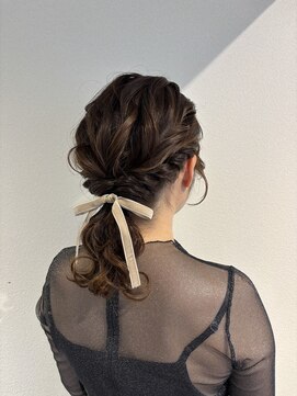 ベルバイリトル(belle by little) ローポニーアレンジ