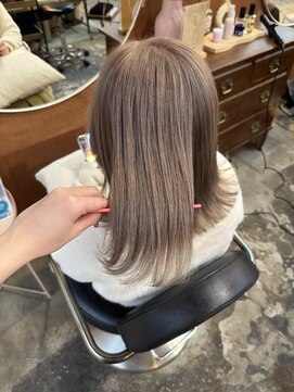 チャプター 問屋町(chapter) ケアブリーチミルクティーグレージュカラーレイヤーカット韓国