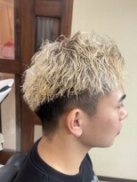 アリーム(Areem) 香川ツイストパーマブロンドカラーメンズショート高松