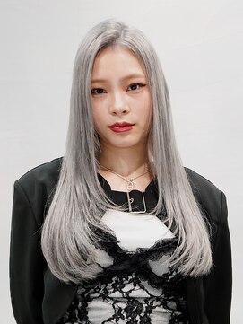 オルズ 渋谷(ALLZ) 渋谷/ケアブリーチ/ダブルカラー/レイヤーカット/ホワイトグレー