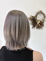 ジェムヘアスタジオ 湘南平塚南口店(Gem Hair Studio)&nbsp;透明感シルバーグレージュ×ミディアムレイヤー【Gem 神原】