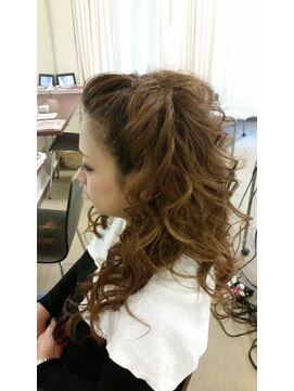 ヘアメイク アンク ハーフアップアレンジ