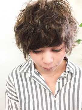 ページボーイ美容室 [お客様スタイル]ハイライト×マニッシュショート