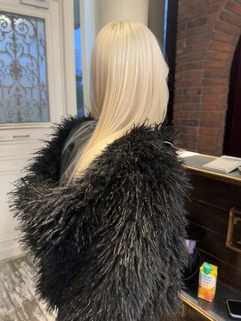 トレンチ(TRENCH) ブロンドカラー　抜きっぱなし　ダブルカラー