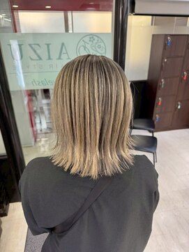 アイズ 本厚木(AIZU) シャドウルーツ ベージュ