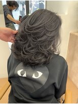 ヌエン 渋谷(NU/EN)&nbsp;重めミディアムレイヤーカット×ダークアッシュブルーハイライト